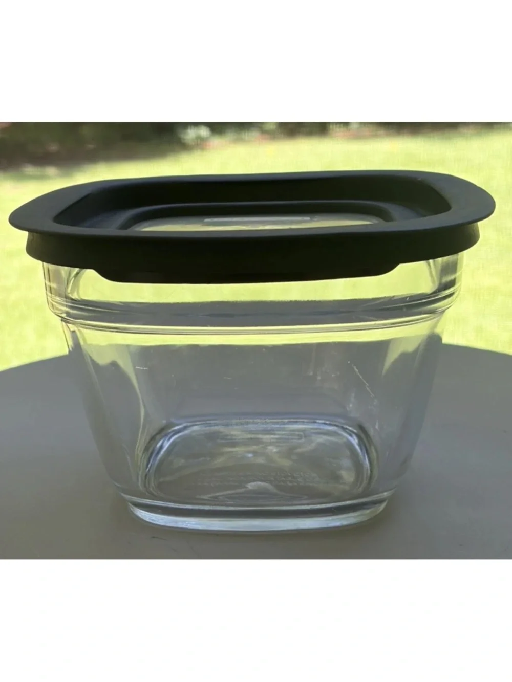 Rubbermaid Glass Storage Container 5.5 Cup/1.3 Liter with Black Lid 7N64
